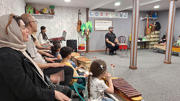 مدرس موسیقی کودک