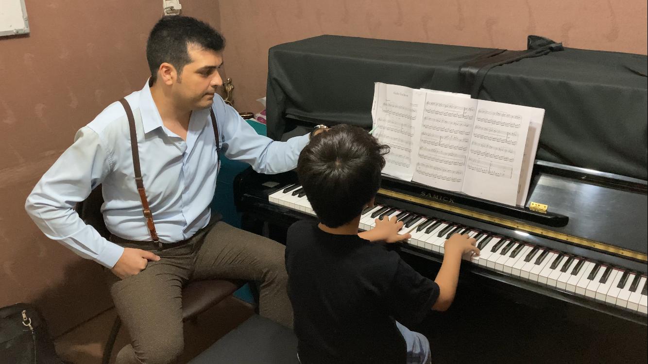 کلاس موسیقی بزرگسالان آموزشگاه سارنگ